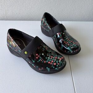 Work‎ Wonders by Dansko Camillia Clog EU 37 or US 7 Black Patent Slip Resistant